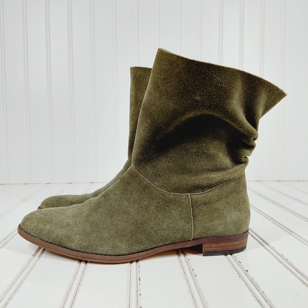 Splendid Green Suede Pull On Almond Toe Ankle Booties A522